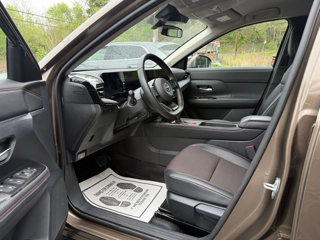 2025 Nissan Kicks SR