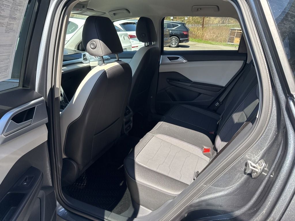 2025 Volkswagen Taos 1.5T SE